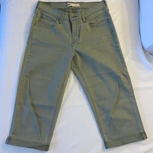 LEVI’S - Green Capri Jeans - Size 6 Standard